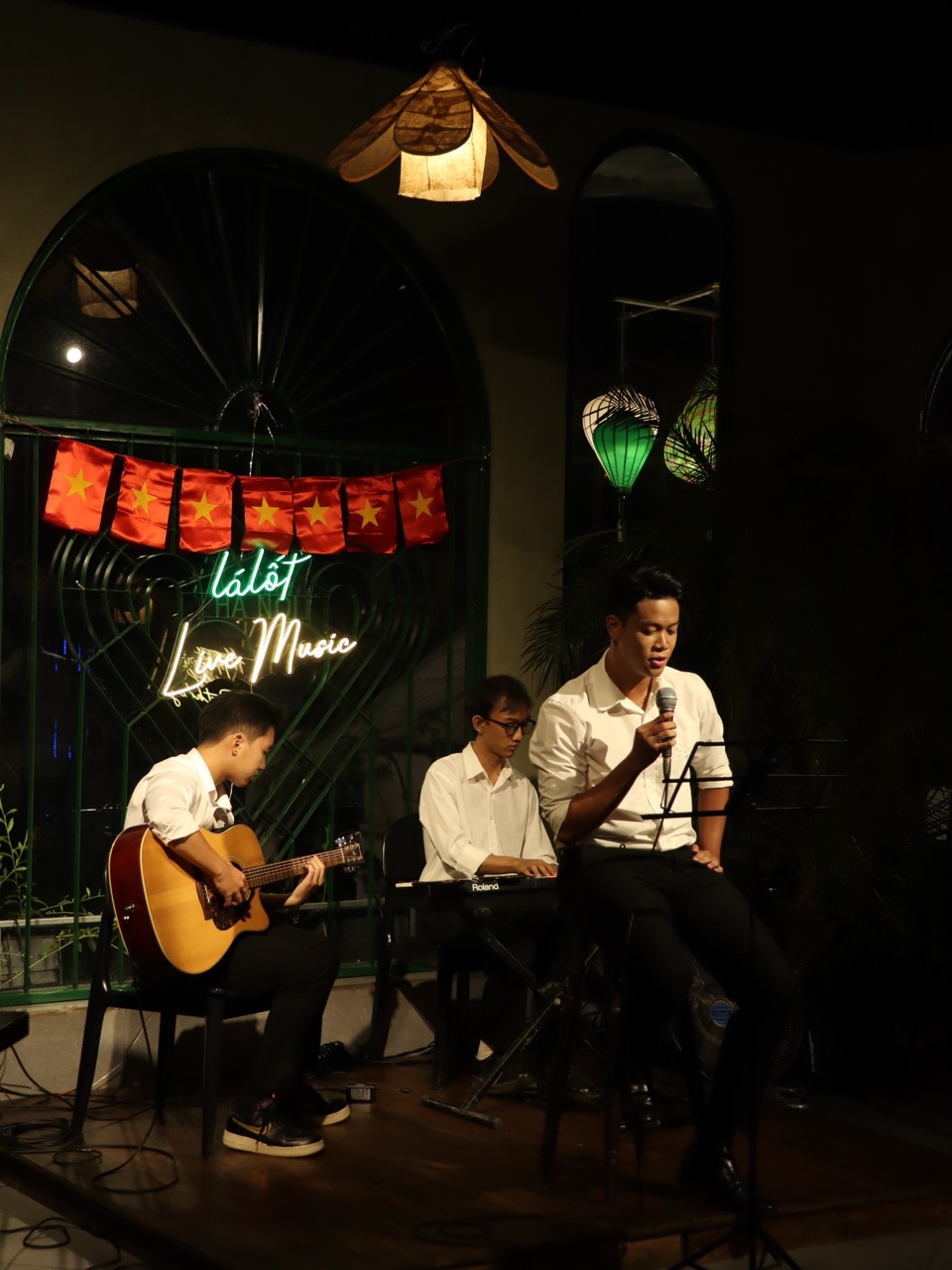 Live Music tại Lá Lốt