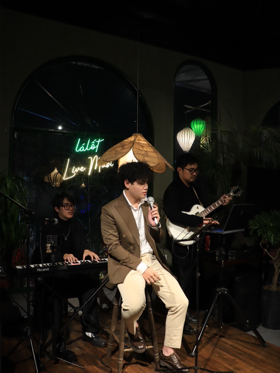 Live Music tại Lá Lốt